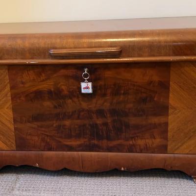 Vintage Lane Cedar Chest with Key