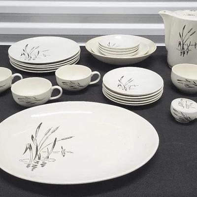 Vintage Royal "Cattails" China (1115)