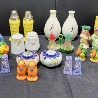 Salt & Pepper Shaker Variety (1125)