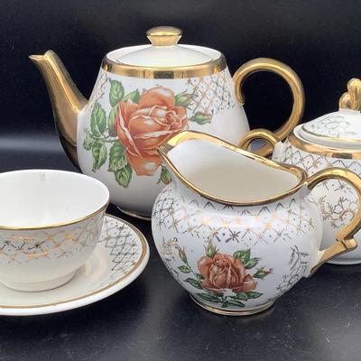 Tea Set - Roses Pattern 
