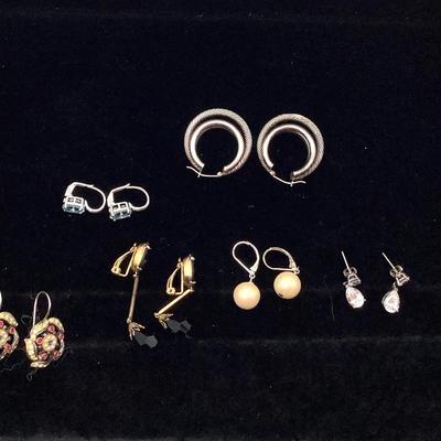 Fine Set Of Vintage Earrings 