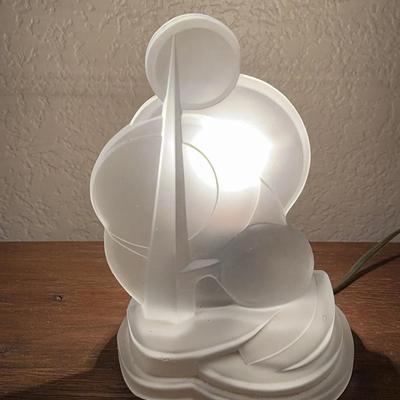 1939 New York Worlds Fair Frosted Glass Lamp With Depiction Of Trylon And Perisphere