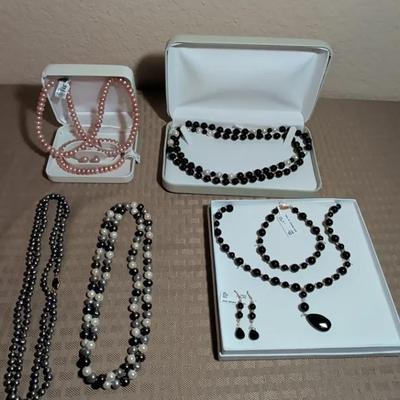 Freshwater Pearl, Onyx Necklaces, Earrings & Bracelets