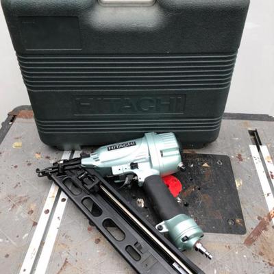 Hitachi Pneumatic 2-1/2" Finish Nailer in Case