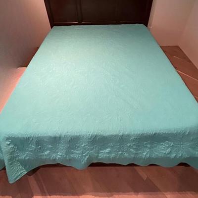 King Size Seafoam Double Sided Quilt Bedspread