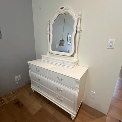 Stanley Furniture White 3-Drawer Dresser/Mirror–Classic Cottage Style