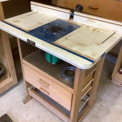 Router Table & Hitachi Koki Router 
