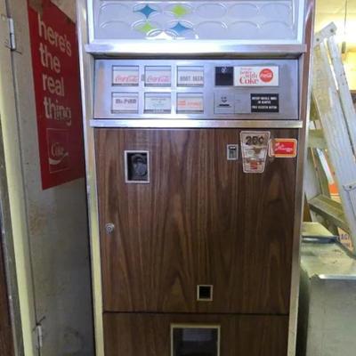 1970s Westinghouse Coca-Cola Vending Machine – 20¢ Multi-Selection Model
