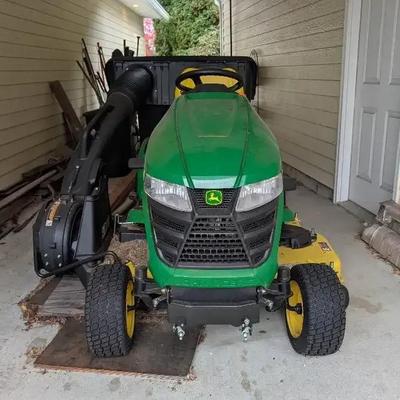 John Deere X380 Riding Lawn Mower