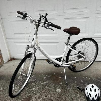 Northrock Comfort Hybrid Bicycle – Step-Through Frame, 14.9" (Fits Riders 5'1"–5'4")
