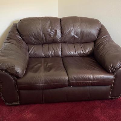Brown Leather Loveseat With Studded Armrests 64x35x39