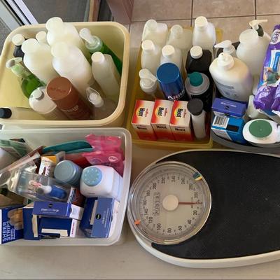 Bathroom Lot - William Powers Scale, Wet wipes, Rubbing Alcohol 