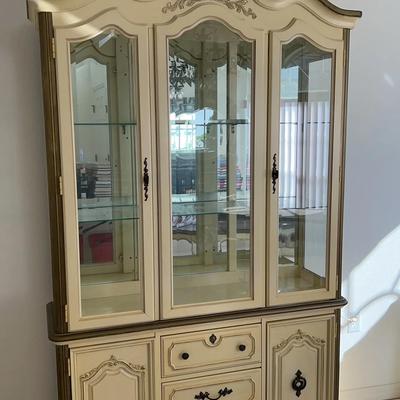 Stanley Furniture 1-pc Country French China Cabinet 47x16x82