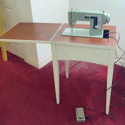 painted Wood Sewing Table W/ Sears Kenmore Sewing Machine 22x31x18"