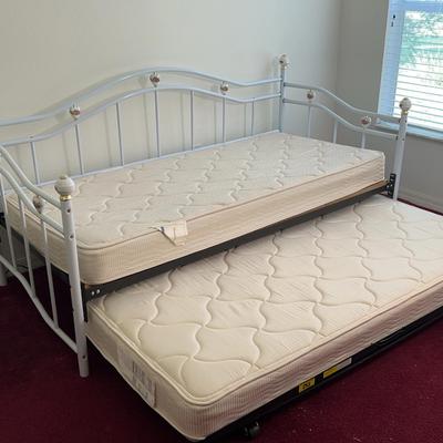 White Floral Ornate Metal Daybed w/ 2 Twin Mattresses