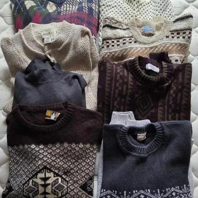 (8) Men's Pullover Sweaters- L and XL
