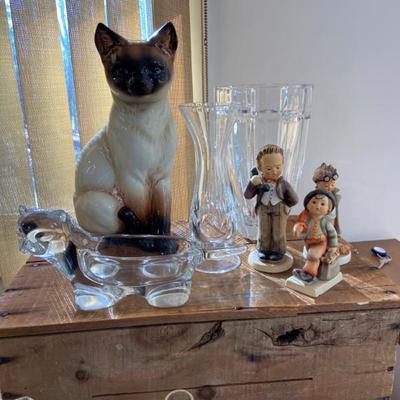 Large Goebel Siamese Cat