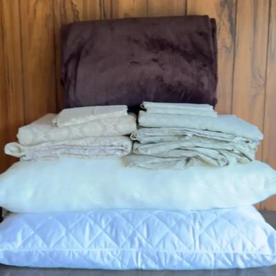 Bedding Assortment - Queen