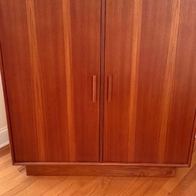 Sale Photo Thumbnail #3: Mid Century Modern (MCM) Cabinet 