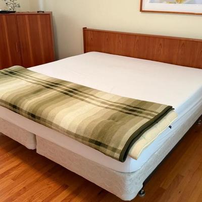 Sale Photo Thumbnail #11: Mid Century Modern Bed/Headboard 