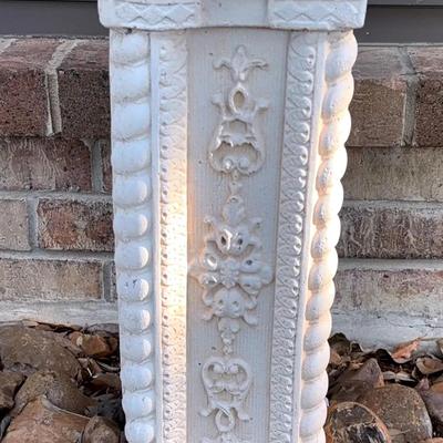 Decorative garden pedestal, made of concrete-Lot 2