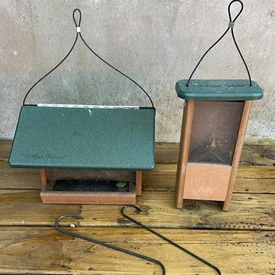 Wild Birds Unlimited Bird Feeders