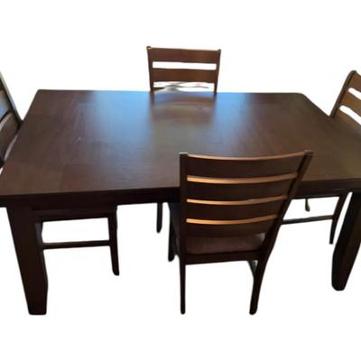 Crown Mark Dining Table And 4 Chairs