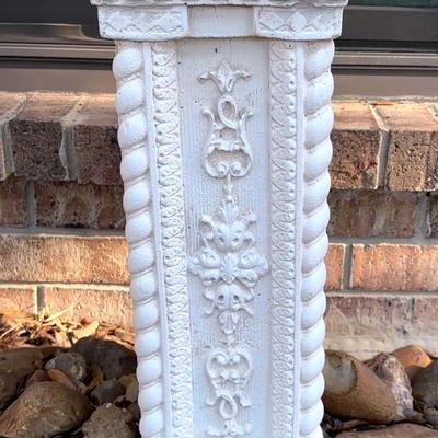 Decorative garden pedestal, made of concrete-Lot 1