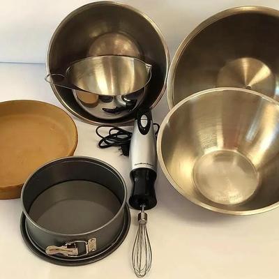Baker's Dream- Pampered Chef, Electric Whisk, Stainless Bowls