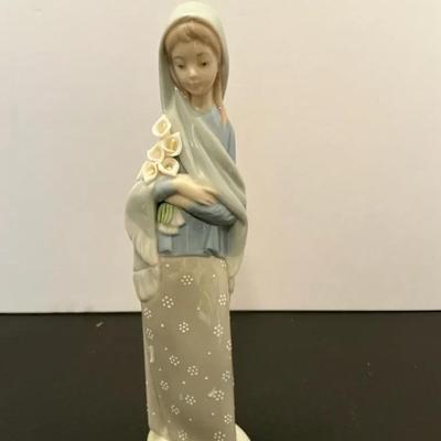 Lladro Figurine “Girl With Calla Lilies”