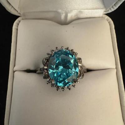 **GORGEOUS Blue Topaz 14k Ring 