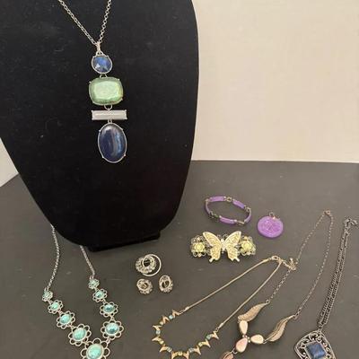 Great Little Lot Of Jewelry 