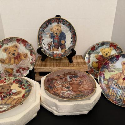 Mixed Lot Of Clkectible Teddy Bear Plates