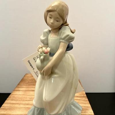 Nao By Lladro Girl With Vase