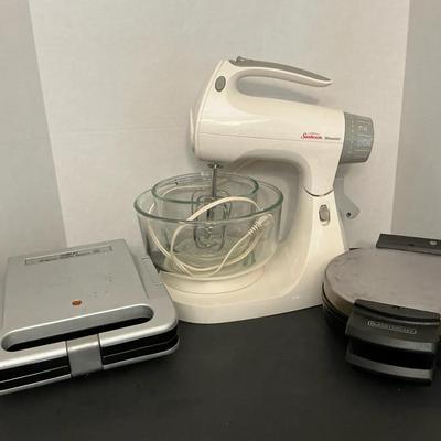 Sunbeam Mixmaster stand mixer And 2 Waffle Makers
