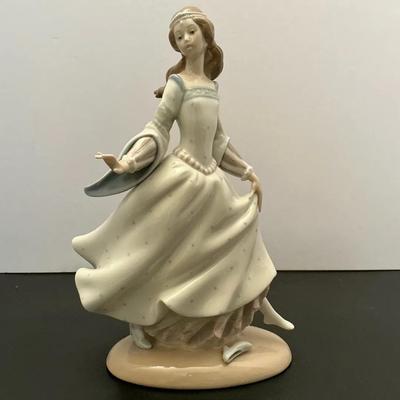 Lladro Figurine“Cinderella‘s Lost Slipper”