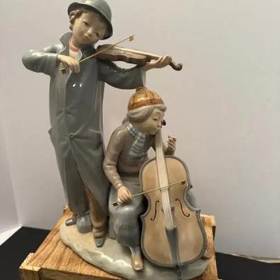 Lladro NAO Street Musicans 684 Figurine Violin Strings Bows
