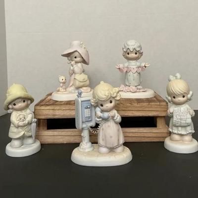 Precious Moments Porcelain Figurines - Loving, Caring And Sharing 