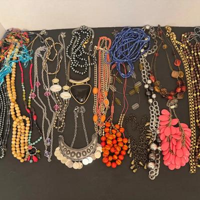Lot Of Costume Jewelry 19 Necklaces 