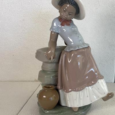 Lladró "A Steppin' Time" #5158 aka "Negrita” in Spanish Porcelain Figure