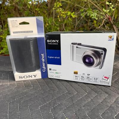 Sony Cyber-shot DSC-H55 Digital Camera Plus Case