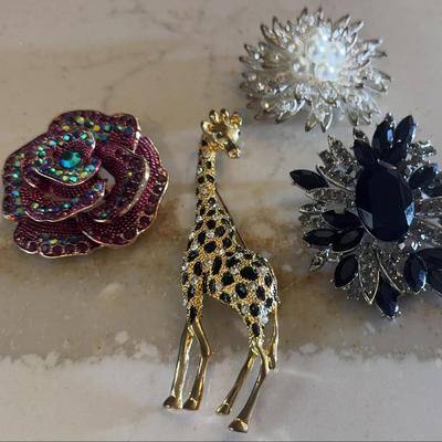 Lot of 4 Statement Brooches – Giraffe, Floral & Rhinestone Designs