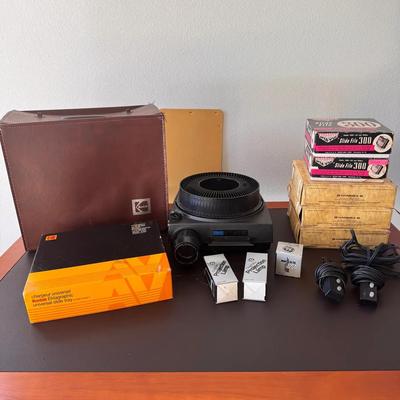 Vintage Kodak Carousel 850 Slide Projector Bundle 
