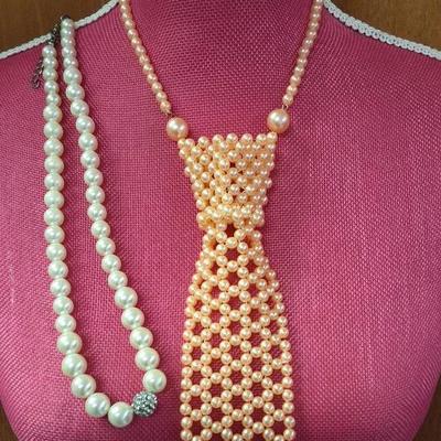 Set of 2 Pearl Necklaces – Classic Strand & Peach Pearl Tie Design