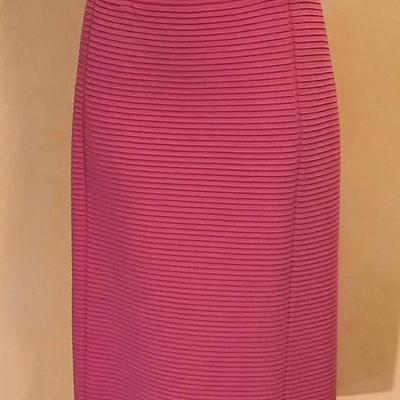 Giorgio Armani Textured Ribbed Knit Pencil Skirt in Coral Pink, Size 46 (Made in Italy)
