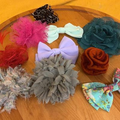  ⸻  Lot of 10 Assorted Hair Clips & Pins – Flowers, Bows 