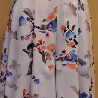 Armani Collezioni Size 8 Floral A-Line Pleated Skort