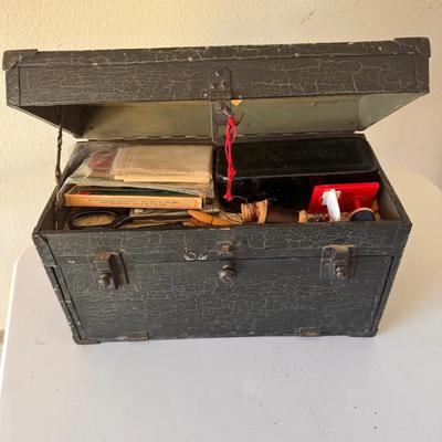 Vintage Singer Sewing Box Chest w/ Attachments & Accessories 