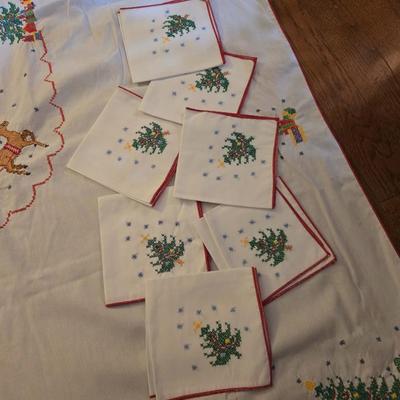 Cross Stitched Large Holiday Table Cloth w/6 Napkins