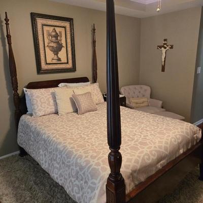 Queen 4 posted bed